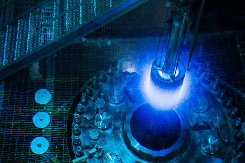 HFIR fuel element being loaded into reactor with blue glow
