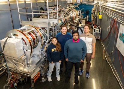 UWindsor students at ORNL’s Neutron Spin Echo spectrometer.