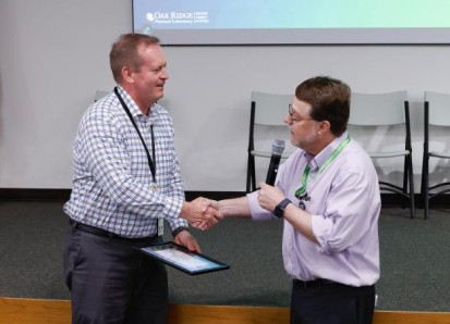 ORNL Director Stephen Streiffer presents Van Graves with service award for his 40-year career