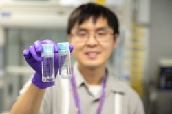 ORNL’s Christopher Lam holds two samples of polymer gels, which have useful applications in medicine and consumer products. (Credit: ORNL/Genevieve Martin)
