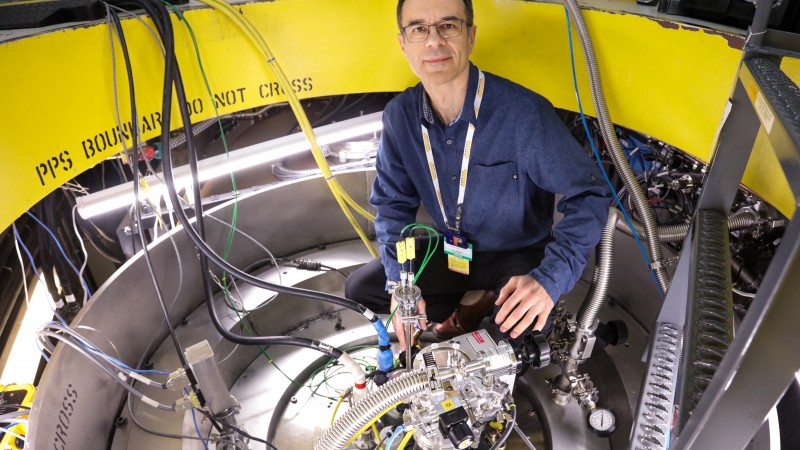Boris Khaykovich, an experimental physicist from MIT, prepares to probe his chloride-based salt solutions with the NOMAD instrument at ORNL’s Spallation Neutron Source. His experiments will provide predictive models nuclear engineers can use to design salt solutions for molten salt reactors. (Credit: ORNL/Genevieve Martin)