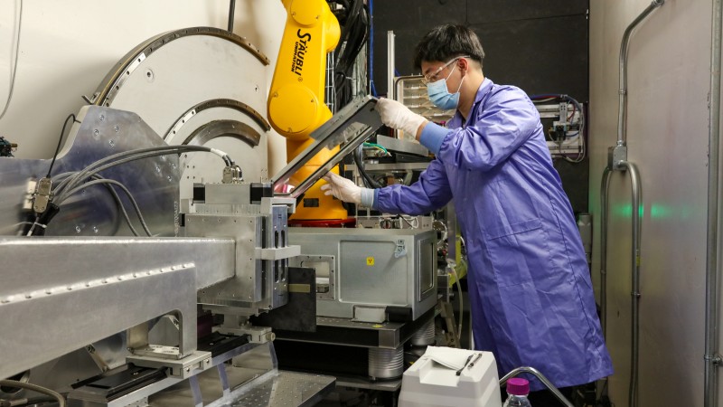 ORNL researcher Minh Phan prepares samples to be exposed to E-proteins