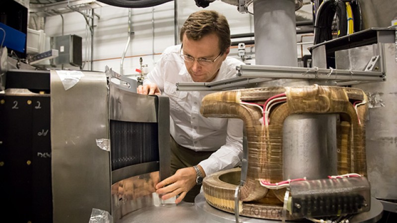 Brookhaven National Laboratory physicist Igor Zaliznyak and his team performed measurements of the inelastic spectra uniquely sensitive to magnetism in a particular iron-chalcogenide superconductor material at HYSPEC, SNS beam line 14B. Image credit: Genevieve Martin/ORNL