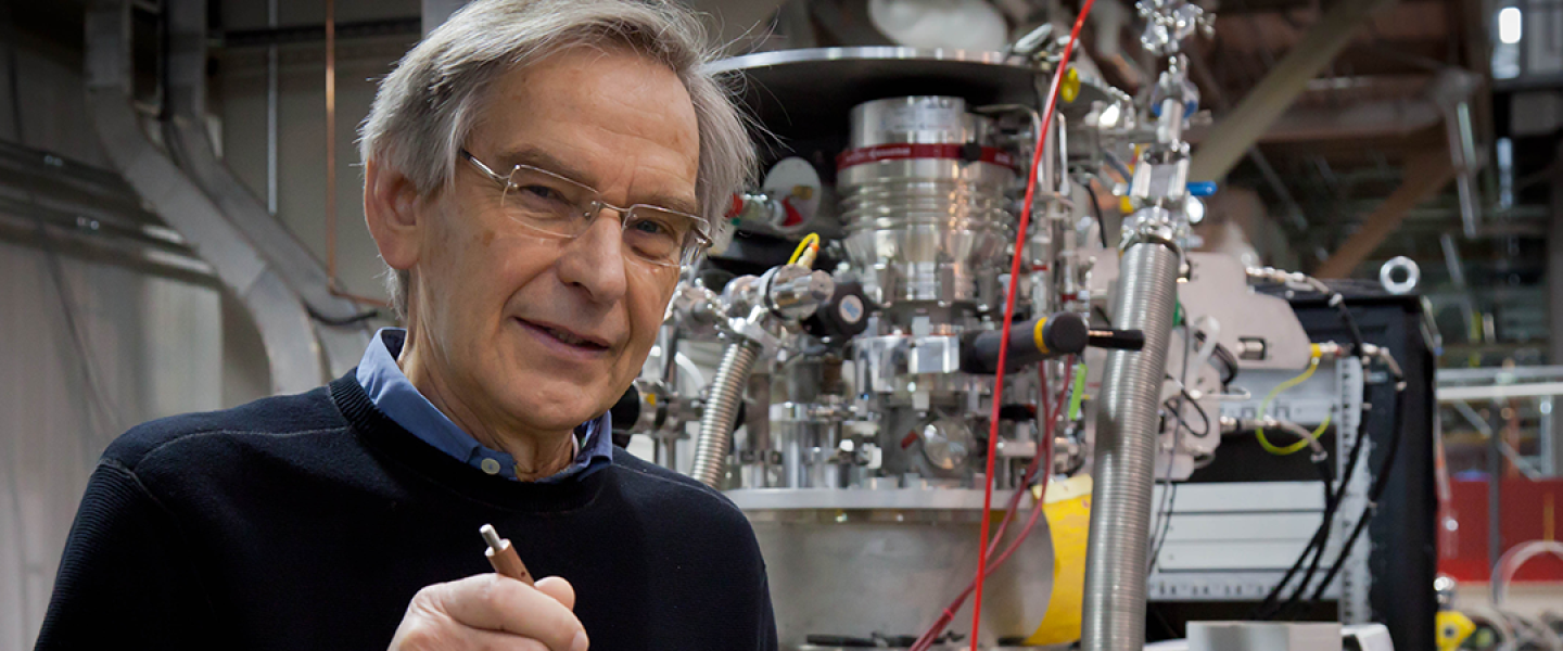 Cold Neutron Chopper Spectrometer Cold Neutron Chopper Spectrometer