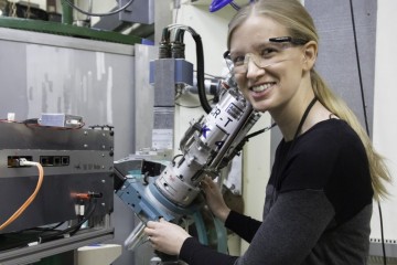 Paige Kelley uses the Four-Circle Diffractometer at HFIR to study ruthenium trichloride, obtaining its ordered moment size with the instrument’s unique capabilities. Kelley’s research could help lead to the realization of the qubit. Where bits represent either a 1 or 0 in conventional computing, qubits can achieve a mixed state called a superposition in which they are both 1 and 0 at the same time. This ability is critical to powering quantum computing. (Image credit: Genevieve Martin)
