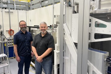 ORNL researchers Josh Pierce (left) and Dean Myles at the High Flux Isotope Reactor’s IMAGINE instru