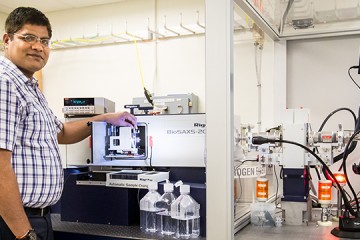 Georgetown University researcher Rahul Saxena studies E. coli DnaA protein using the newly upgraded radiation detection generator device in BSMD’s X-ray lab at SNS. Image credit: Genevieve Martin/ORNL